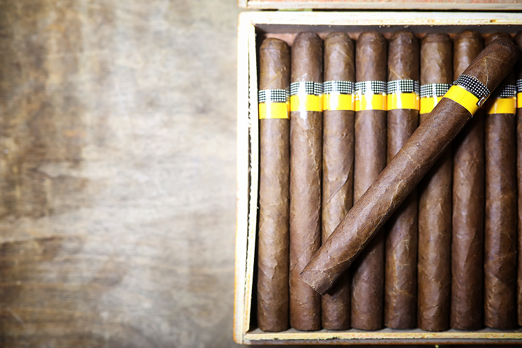 large-box-cuban-cigars-wooden-table-presentable-package