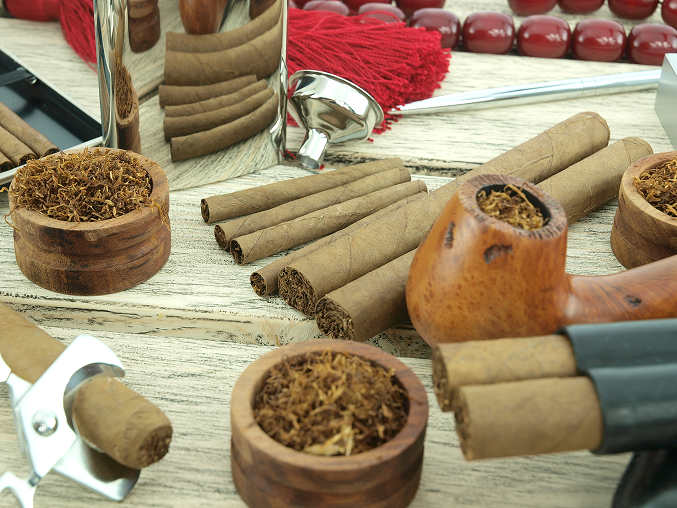 wooden-bowl-with-tobacco-it-pipe-with-word-tobacco-it
