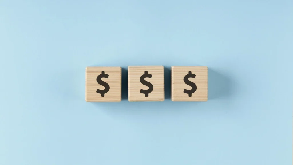 dollars-wooden-cubes-arrangement